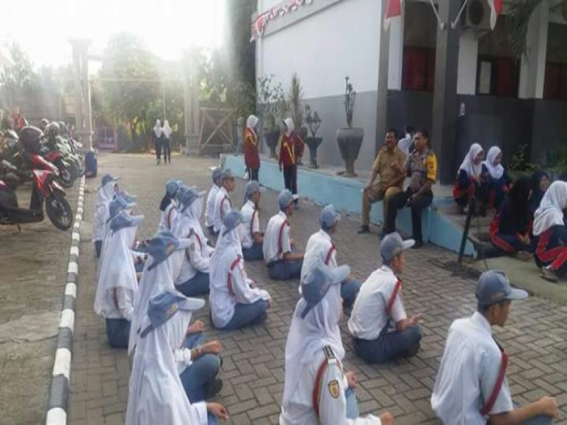 IMG-aiptu-m-idris-berikan-arahan-kepada-siswa-yang-berlatih-paskibra-saat-polkiss-di-sman-11-tangerang