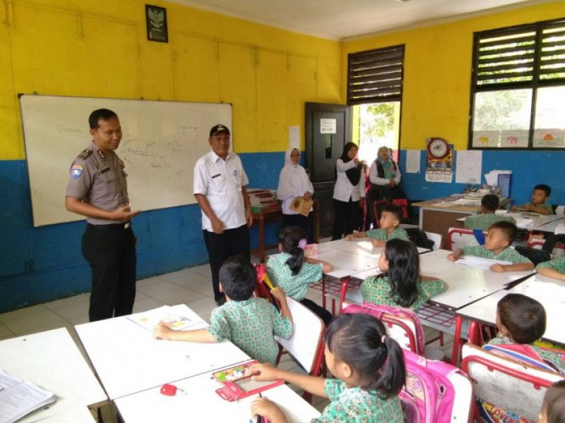 IMG-binmas-bersama-lurah-mekarsari-kunjungi-sekolah-dasar-di-telaga-sari