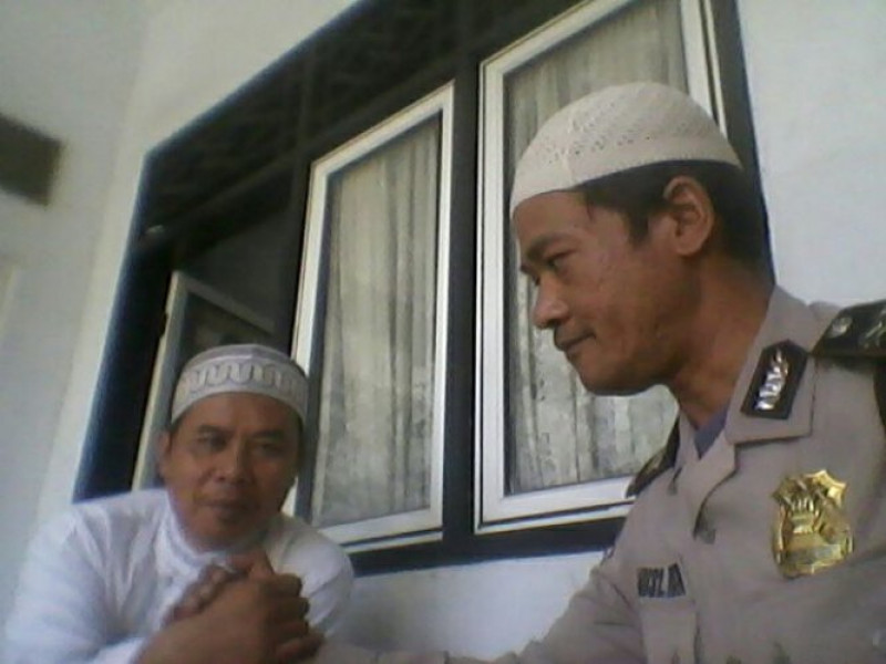 IMG-bhabinkamtibmas-polsek-sepatan-aiptu-muslikh-rangkul-toga