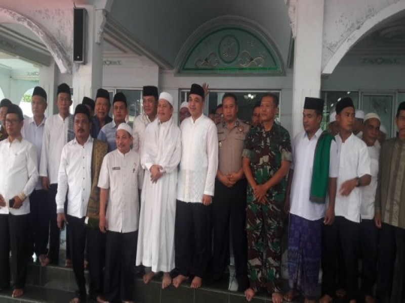 IMG-kapolsek-sepatan-bersama-bupati-kab-tangerang-laksanakan-sholat-jumat-keliling-di-masjid-al-hidayah-kec-sepatan-timur