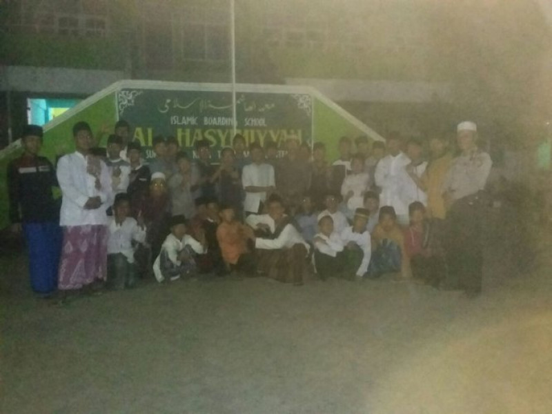 IMG-kanit-binmas-shalat-berjamaah-bersama-santri-pondok-pesantren