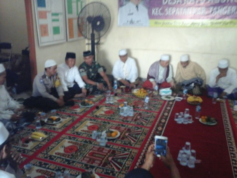 IMG-bhabinkamtibmas-polsek-sepatan-mengahdiri-acara-pengajian