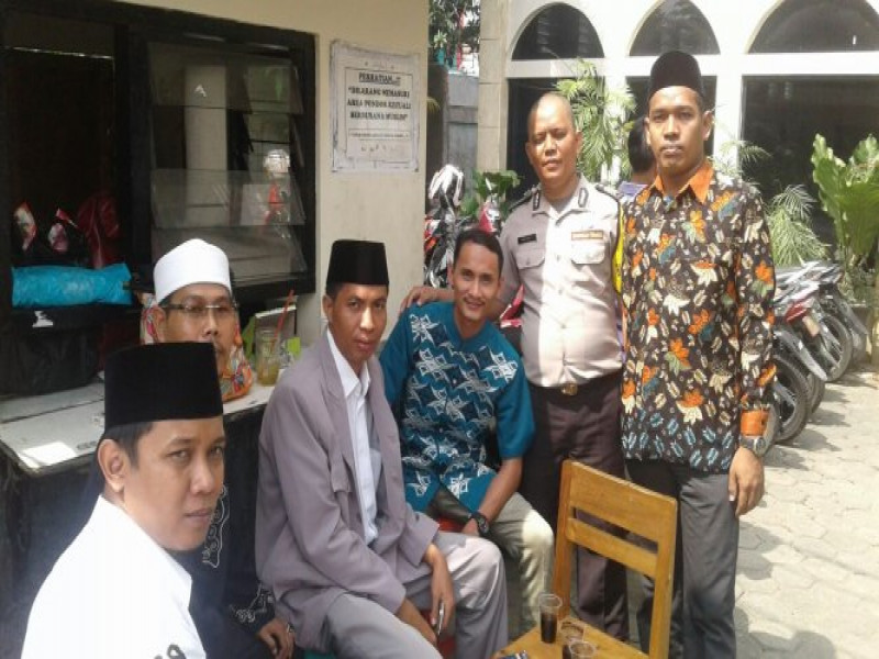 IMG-bhabinkamtibmas-polsek-cipondoh-bertukar-pikiran-dengan-guru-pondok-pesantren-cara-cegah-faham-radikalisme