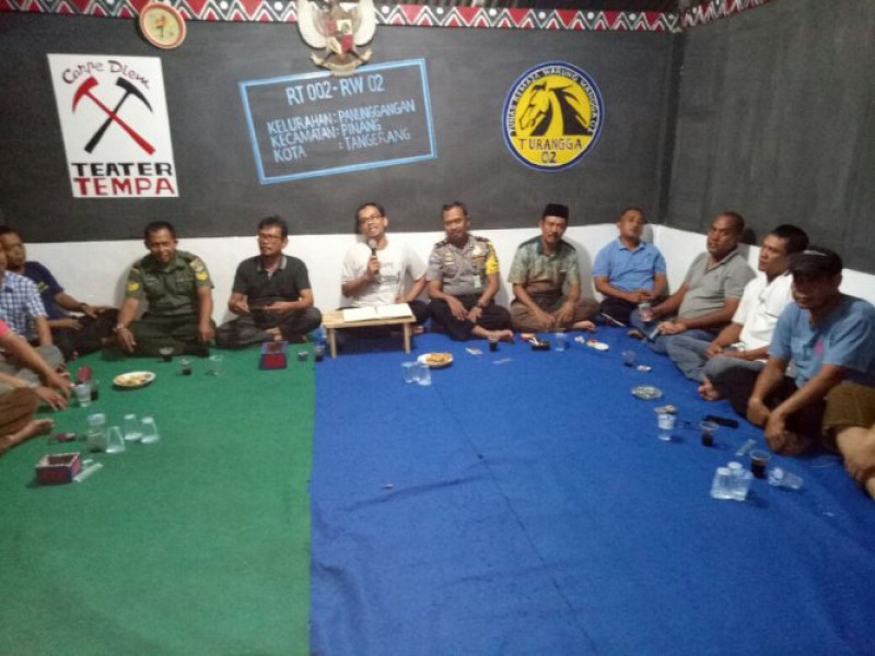 IMG-bhabinkamtibmas-polsek-cipondoh-hadiri-rapat-warga-untuk-gerakan-rp-1000