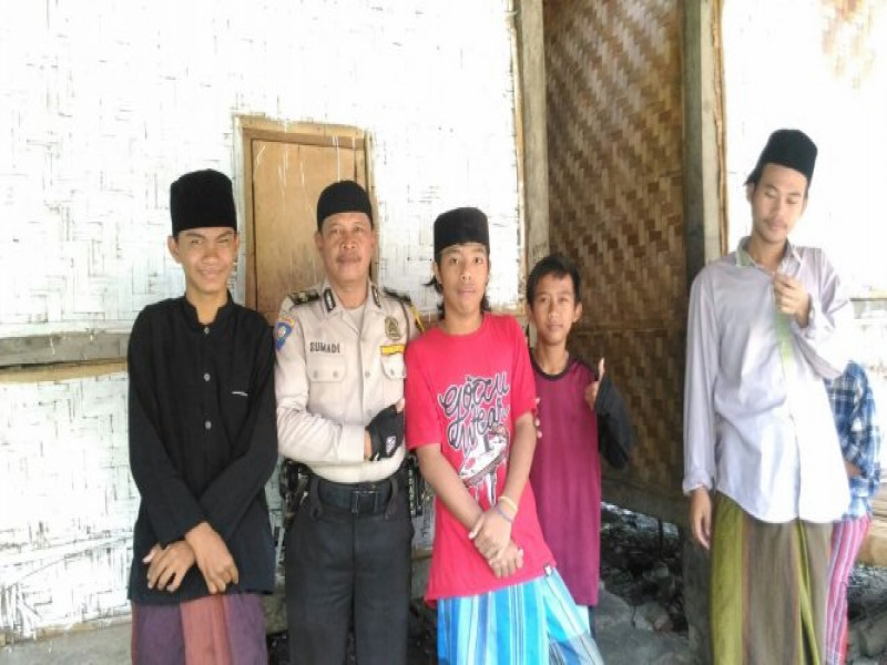 IMG-polsantrenaiptu-sumadi-selaku-bhabinkantibmas-ds-buaran-mangga-berkunjung-ke-pesantren-darul-iftidah