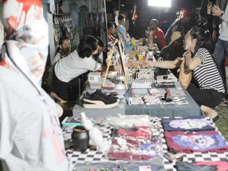 IMG-pasar-seni-pamumingsolam-berlangsung-meriah