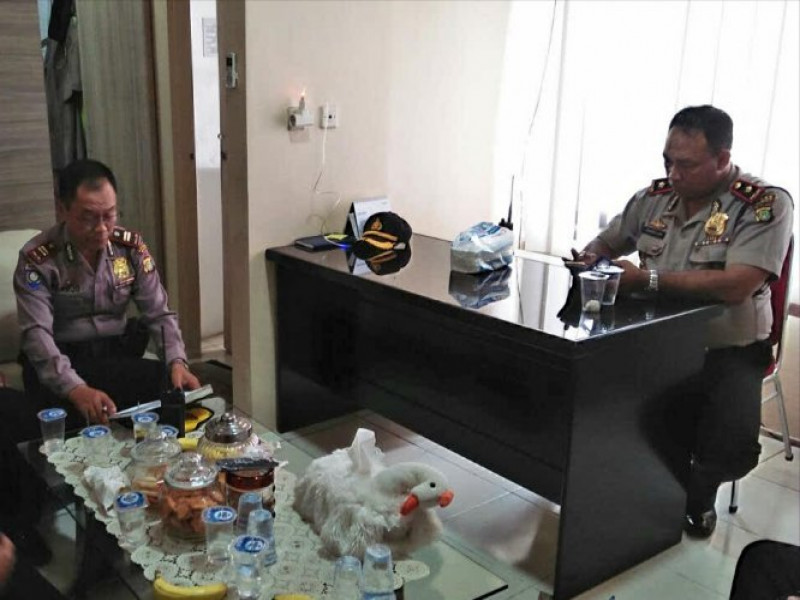 IMG-kapolsek-neglasari-perintahkan-bhabinkamtibmas-data-dan-cek-setiap-gudang-serta-pabrik-di-wilayah