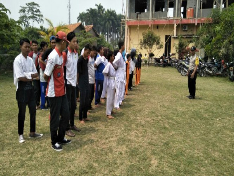 IMG-bhabinkamtibmas-polsek-sepatan-selalu-menyempatkan-diri-berkunjung-ke-sekolah-dan-mengingat-siswa-siswi-pelajar