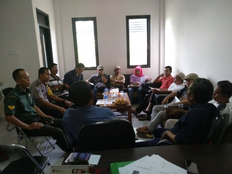 IMG-babinsa-binmas-dan-lurah-hadiri-rapat-pembentukan-panitia-pemilihan-ketua-rt-dan-rw-mekarsari