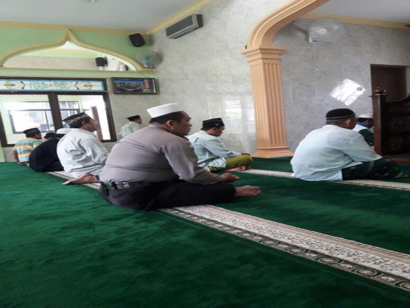 IMG-aiptu-apendih-bimas-polsek-ciledug-melaksanakan-giat-cinta-masjid-dengan-sholat-dzuhur-berjamaah