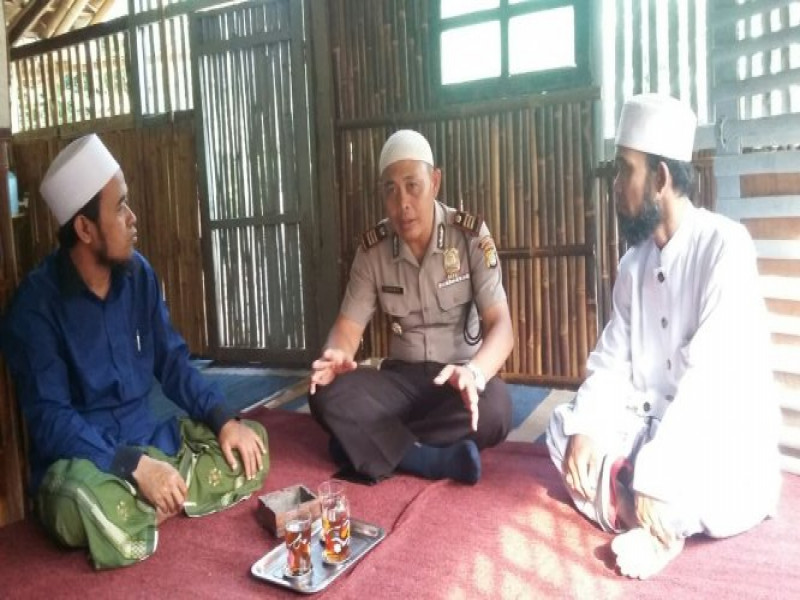 IMG-wakapolsek-jatiuwung-jalin-silaturahmi-dengan-pimpinan-ponpes-hidayatul-mubtadiin