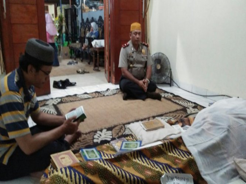 IMG-kapolsek-neglasari-takziyah-di-rumah-duka-salah-satu-anggota-restro-tangerang-kota