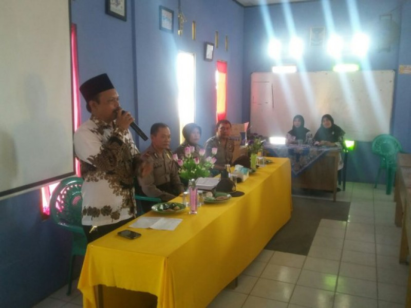 IMG-ps-kanit-binmas-polsek-neglasari-mendukung-program-polkiss