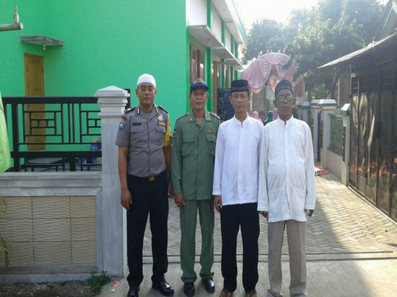 IMG-bhabinkamtibmas-kelurahan-tajur-menghadiri-giat-road-show-hj-mamah-dedeh-bantu-keamanan-dan-acara-berjalan-lancar