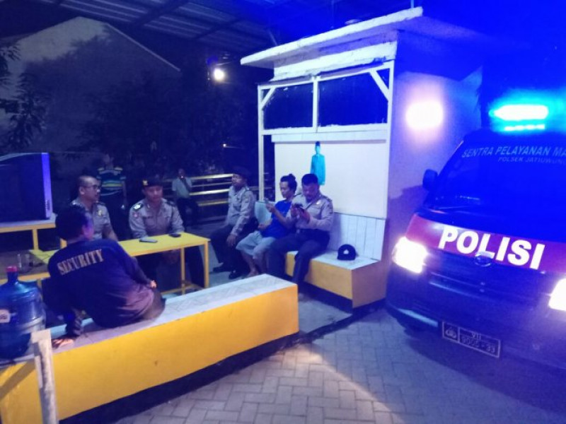 IMG-panit-1-reskrim-polsek-jatiuwung-bersama-seluruh-piket-fungsi-lakukan-giat-cipkon-dengan-patroli-dialogis