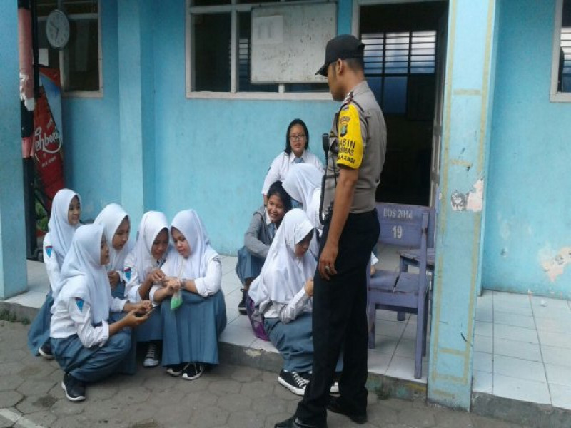 IMG-binmas-neglasari-himbau-para-siswi-jaga-tingkah-laku-di-luar-sekolah