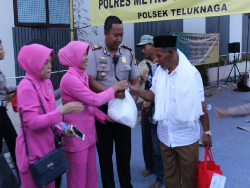 IMG-ringan-beban-kepada-korban-kebakaran-gudang-kembang-api-kosambi