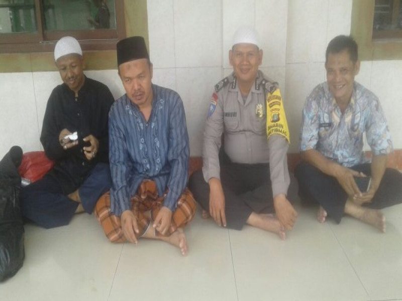 IMG-bhabinkamtibmas-kelurahan-periuk-sambangi-pengurus-dkm-masjid-al-barokah