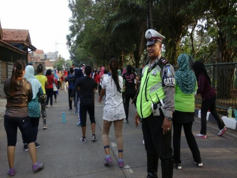 IMG-unit-lantas-polsek-neglasari-lakukan-pengamanan-car-free-day-kecamatan-neglasari