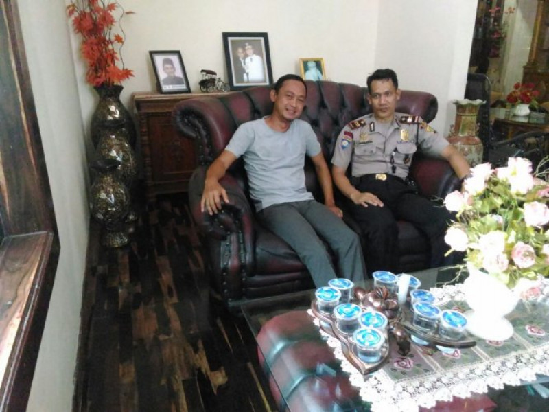 IMG-kanit-binmas-polsek-jatiuwung-sambang-silaturahmi-dengan-ketua-karang-taruna-kota-tangerang