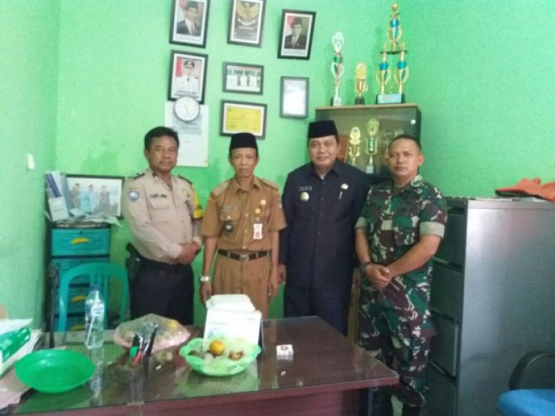 IMG-bhabinkamtibmas-polsek-sepatan-aiptu-d-syaiful-anwar-menghadiri-acara-pelantikan-pjs-kades-desa-sangiang