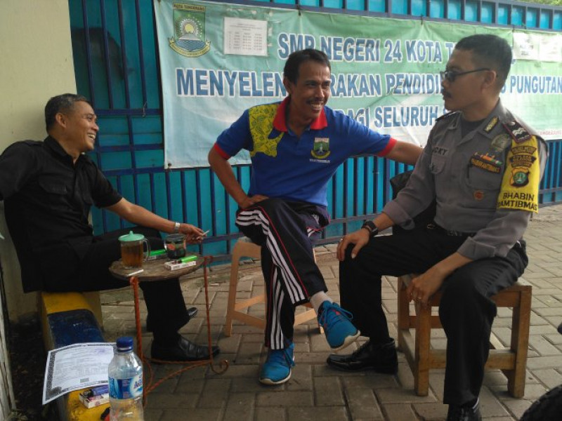 IMG-aiptu-jackyt-bhabinkamtibmas-kel-pondok-bahar-giat-polisi-cinta-sekolah