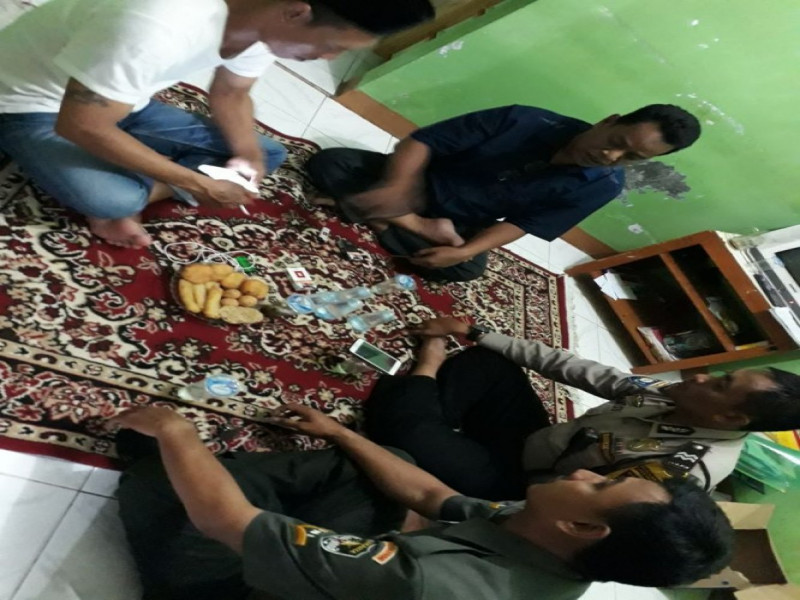 IMG-bhabinkamtibmas-dan-babinsa-bersinergi-dengan-ketua-rt-cipta-kamtibmas-kondusif