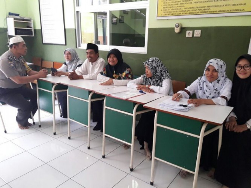 IMG-aiptu-apendih-bhabinkamtibmas-kelurahan-paninggilan-utara-giat-polisi-cinta-sekolah