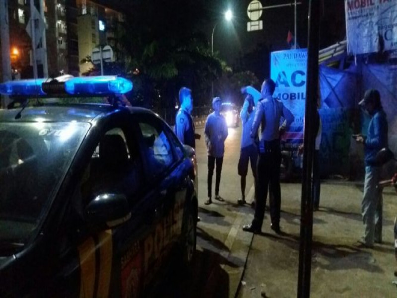 IMG-sabhara-polsek-neglasari-berikan-rasa-aman-saat-warga-istirahat-di-malam-hari