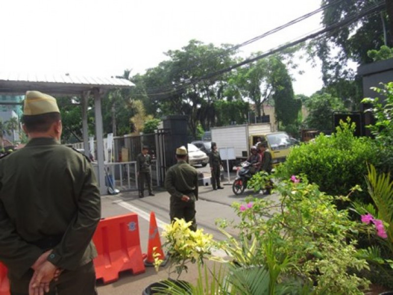 IMG-hari-pahlawan-ke-72-anggota-polrestro-tangerang-mengenakan-seragam-ala-pahlawan