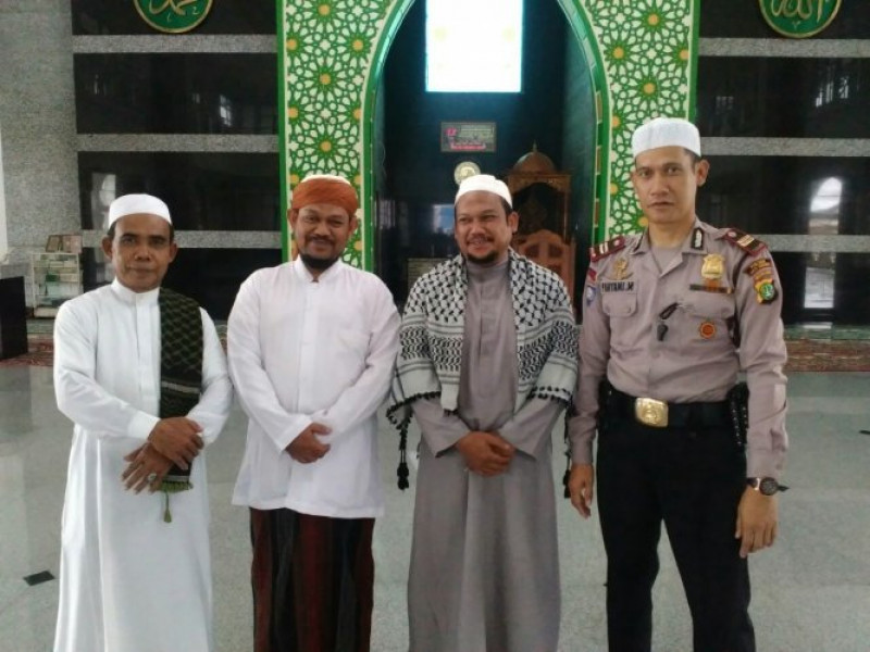 IMG-kanit-binmas-polsek-jatiuwung-silaturahmi-dengan-ketua-dkm-masjid-jami-urwatul-wutsqo