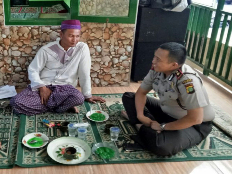 IMG-silaturahmi-ke-kediaman-ketua-fpi-kota-tangerang-kapolsek-cipondoh-mengajak-bersama-jaga-keamanan