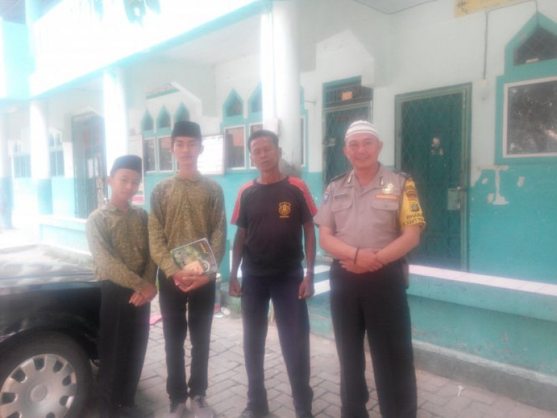 IMG-aiptu-hardono-sambangi-pesantren-darul-ulum