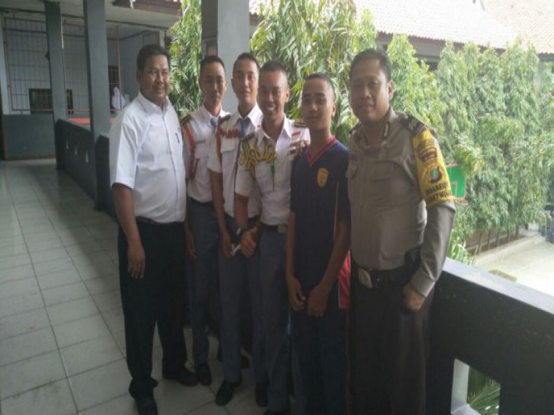 IMG-binmas-kelurahan-jatake-terus-jalin-kedekatan-dengan-guru-dan-pelajar-sman-11-tangerang