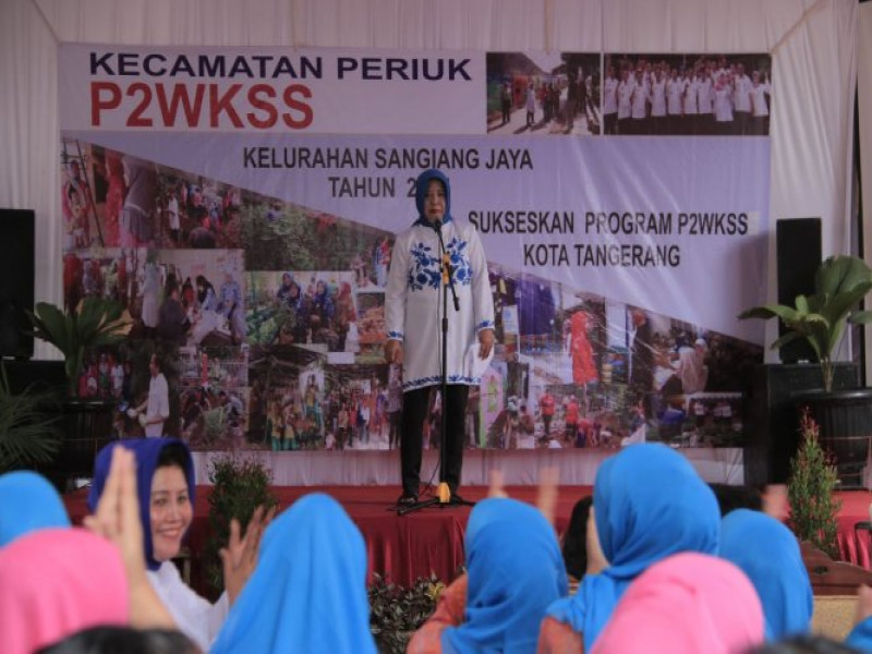 IMG-niniek-halim-apresiasi-semangat-warga-sangiang-jaya-dalam-penilaian-p2wkss