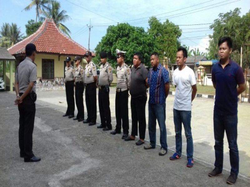 IMG-kapolsek-pakuhaji-akp-suyatno-sh-pimpin-apel-pagi-dan-olah-raga-bersama-personil