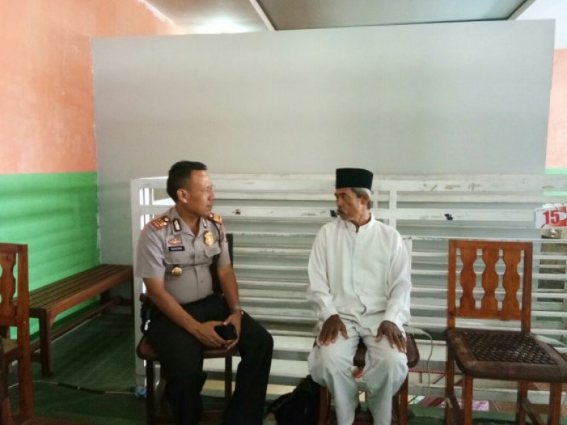 IMG-kapolsek-pakuhaji-akp-suyatnosh-sambang-tokoh-masyarakat-desa-sukawali-kecpakuhaji