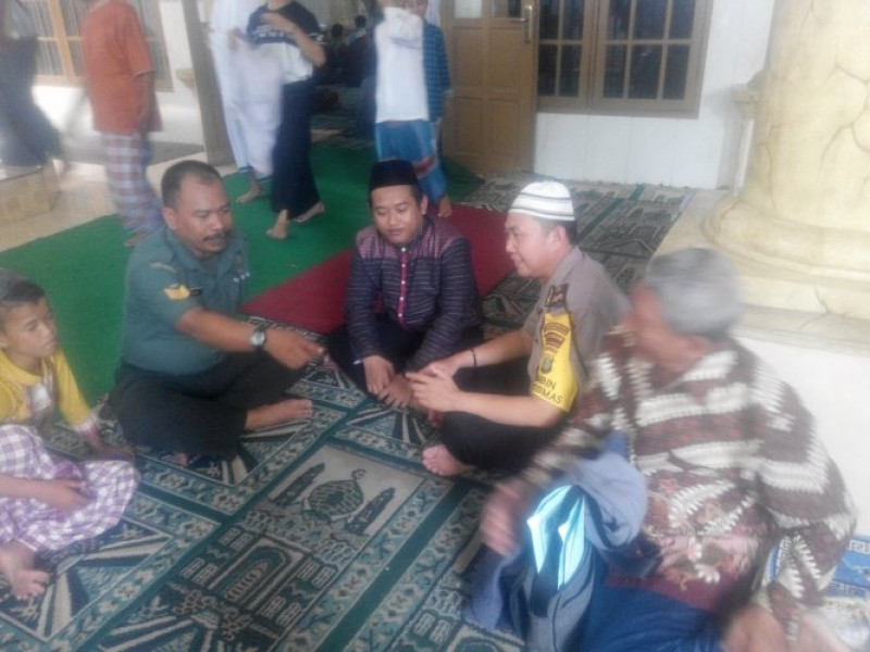 IMG-bhabinkamtibmas-kelurahan-selapajang-melaksanakan-jumling-di-masjid-nurul-jihad