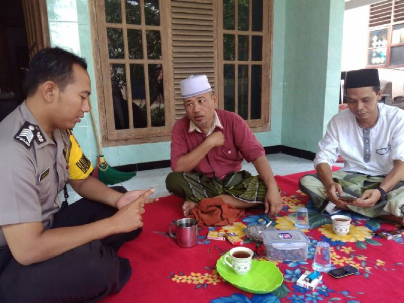 IMG-cegah-penyebaran-paham-fanatik-dan-radikal-bripka-ahmad-basir-sambang-dialogis-dengan-tokoh-agama-desa-jatimulya