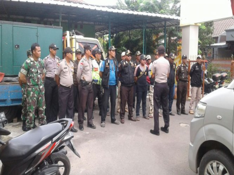 IMG-polsek-jatiuwung-bersama-tni-dan-pokdarkamtibmas-amankan-perayaan-hut-ke-14-sman-8-tangerang