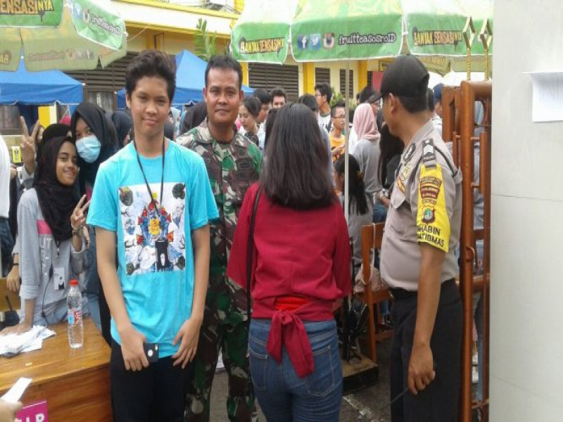 IMG-bhabinkamtibmas-polsek-jatiuwung-bersama-babinsa-cibodas-baru-hadiri-hut-sman-8-tangerang-ke-14