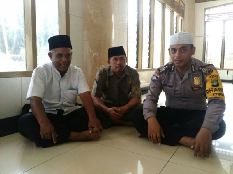 IMG-bhabinkamtibmas-kelurahan-gandasari-intensipkan-sambangi-pengurus-masjid-jami-nurul-islam