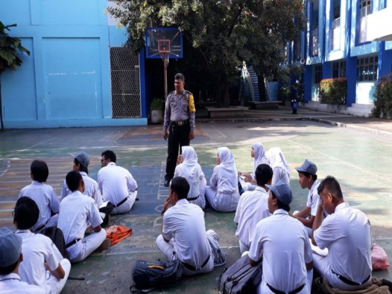 IMG-pesan-dan-wejangan-aiptu-jamhuri-saat-binluh-pelajar-sma-budi-mulya