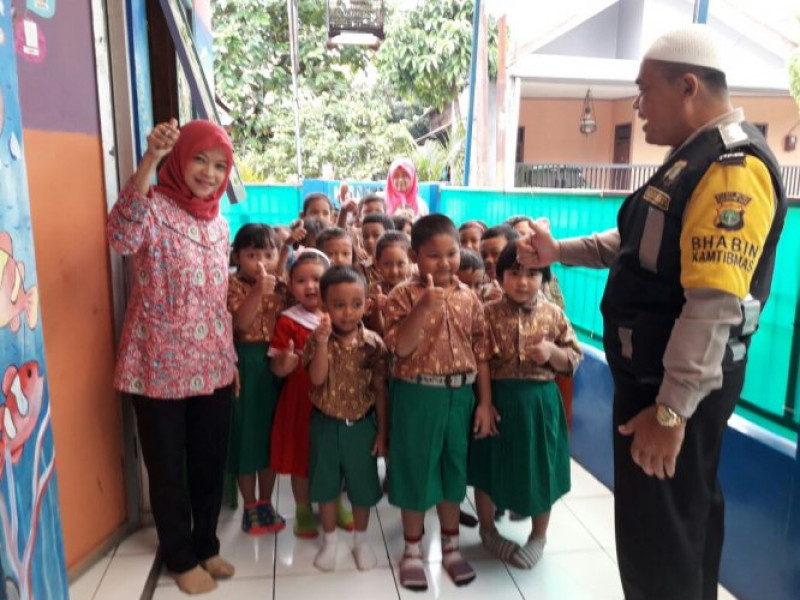 IMG-kerjakan-program-polkiss-aiptu-apendih-kunjungi-murid-murid-tk-alfia