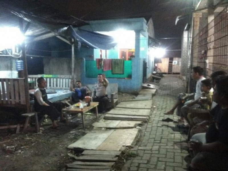 IMG-sambangi-poskamling-binmas-kedaung-baru-ronda-bersama-sekaligus-imbau-kamtibmas