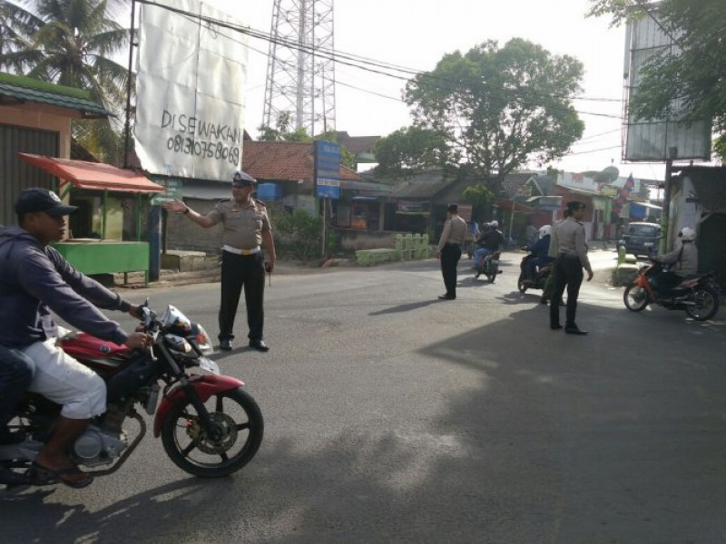 IMG-giat-pengaturan-lalu-lintas-anggota-unit-lantas-pelayanan-masyarakat-di-pimpin-aiptu-sugiarta