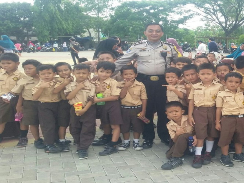 IMG-melaui-program-polkis-binmas-kelurahan-karangsari-arahkan-para-pelajar-sekolah-dasar