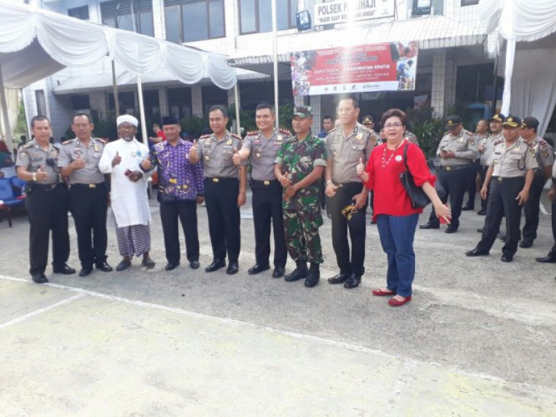 IMG-kapolres-metro-tangerang-kota-harry-kurniawansikmh-menghadiri-dan-meninjau-langsung-kegiatan-baksos-di-polsek-pakuhaji