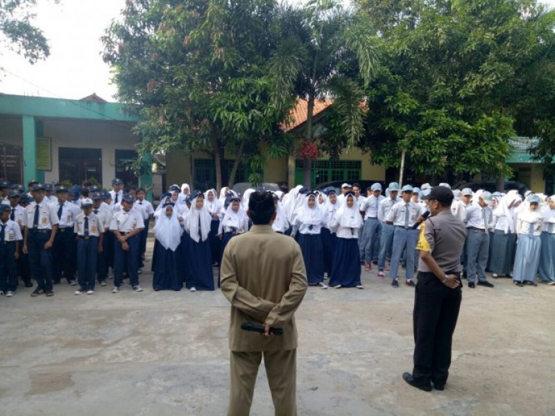 IMG-bhabinkamtibmas-kelurahaan-jatiuwung-sambang-dan-patroli-ke-smkn-8-tangerang