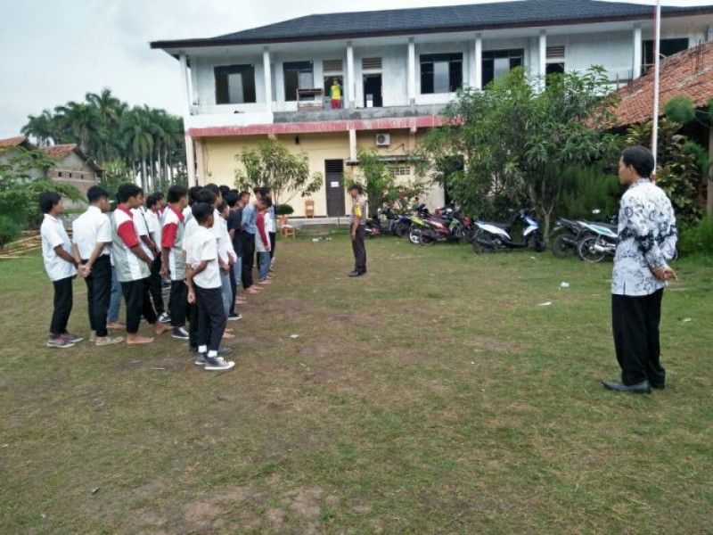 IMG-bhabinkamtibmas-polsek-sepatan-titip-pesan-kantibmas-kepada-siswa-siswi-smk-maestro-kayu-agung